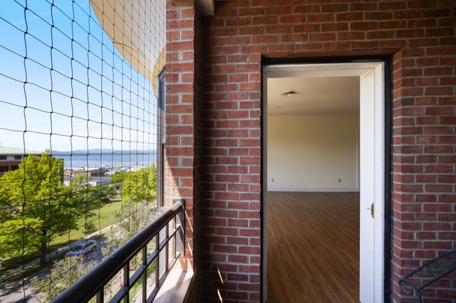 40 College St Apt 606, Burlington, VT 05401