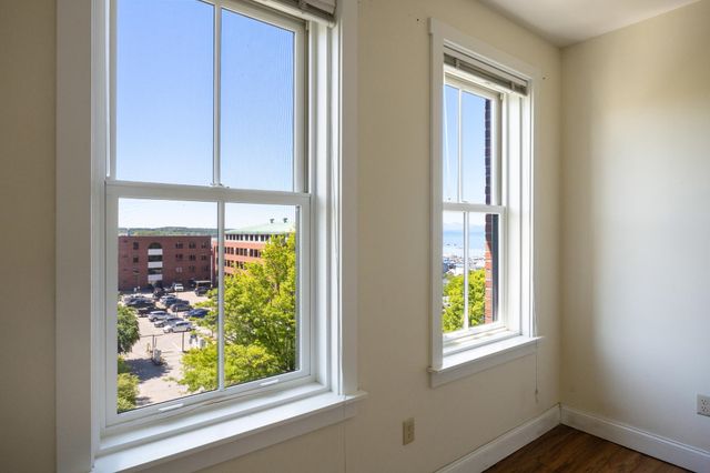 40 College St Apt 606, Burlington, VT 05401