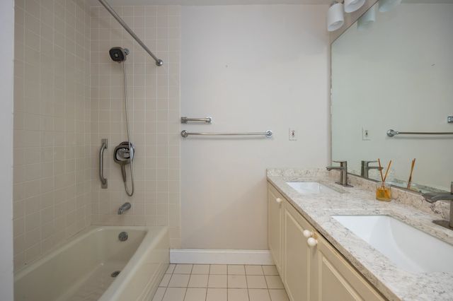 40 College St Apt 606, Burlington, VT 05401