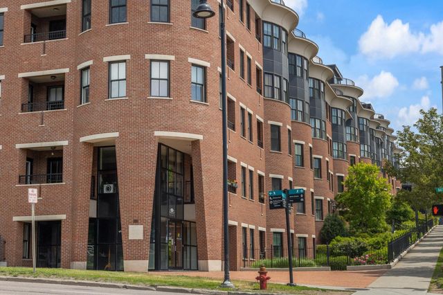 40 College St Apt 606, Burlington, VT 05401