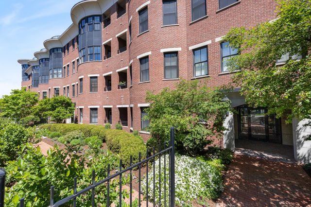 40 College St Apt 606, Burlington, VT 05401