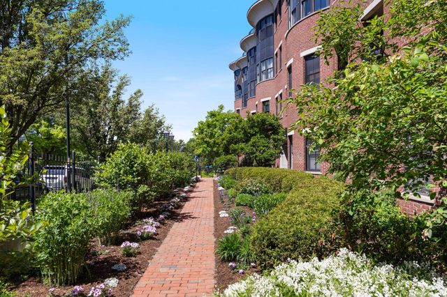 40 College St Apt 606, Burlington, VT 05401