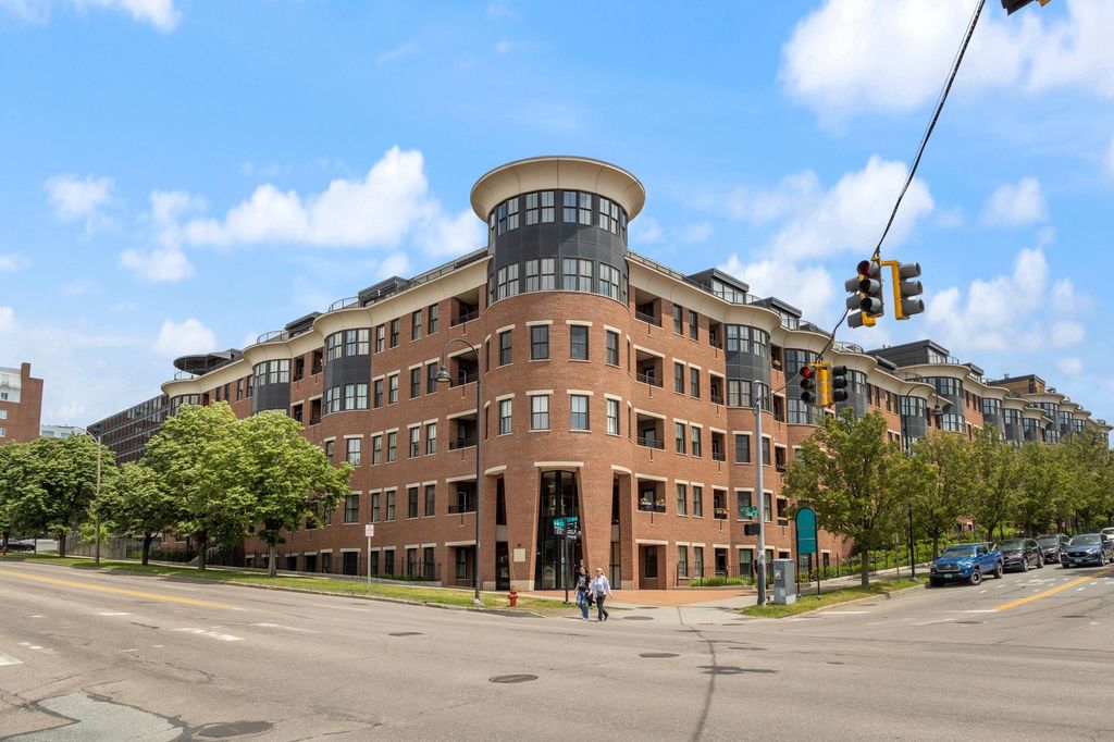 40 College St Apt 606, Burlington, VT 05401
