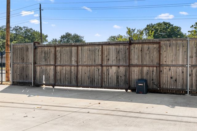 6404 E Lovers Lane, Dallas, TX 75214