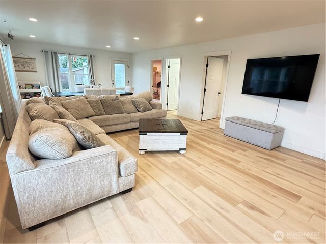 403 A Street, South Bend, WA 98586