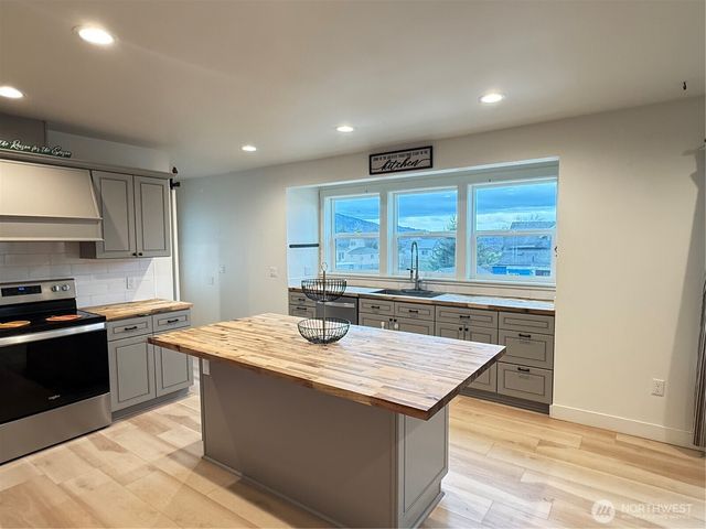 403 A Street, South Bend, WA 98586