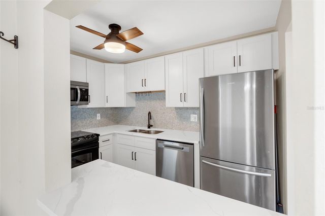 5996 HIBISCUS DRIVE 6, Bradenton, FL 34207