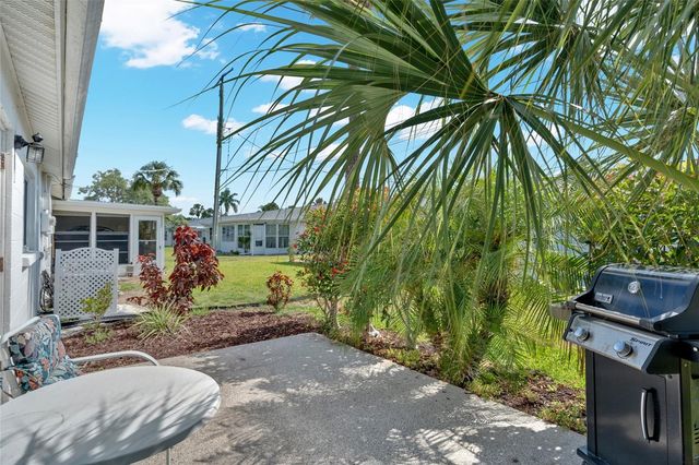 5996 HIBISCUS DRIVE 6, Bradenton, FL 34207