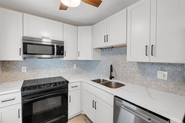 5996 HIBISCUS DRIVE 6, Bradenton, FL 34207