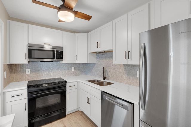 5996 HIBISCUS DRIVE 6, Bradenton, FL 34207