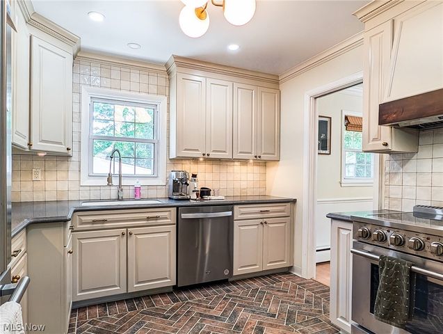 257 Sand Run Road, Akron, OH 44313