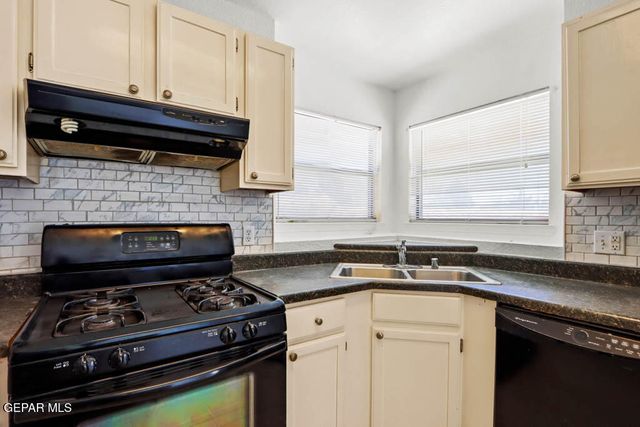 1478 GENE TORRES Drive, El Paso, TX 79936