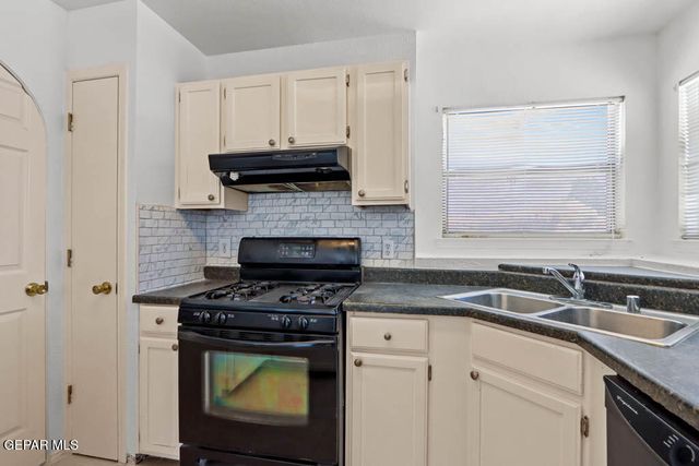 1478 GENE TORRES Drive, El Paso, TX 79936