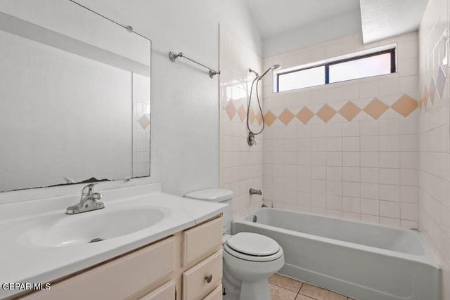 1478 GENE TORRES Drive, El Paso, TX 79936