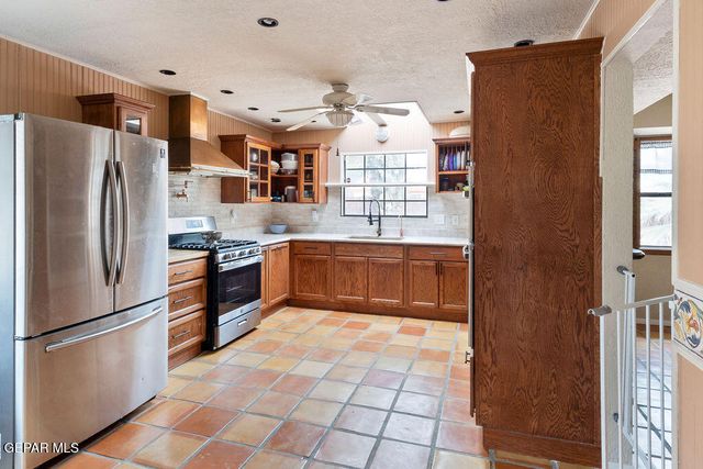 4953 VISTA GRANDE Circle, El Paso, TX 79922