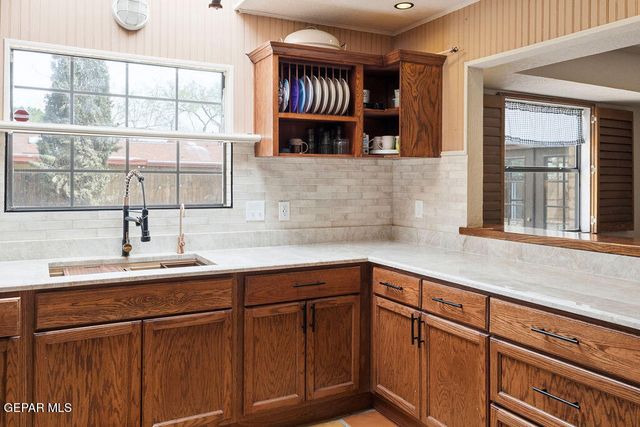 4953 VISTA GRANDE Circle, El Paso, TX 79922