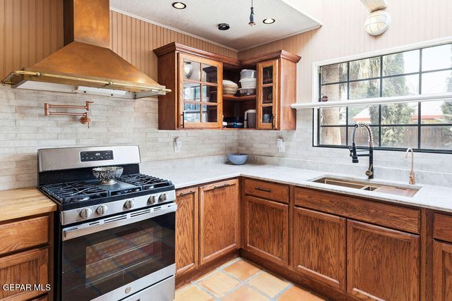 4953 VISTA GRANDE Circle, El Paso, TX 79922