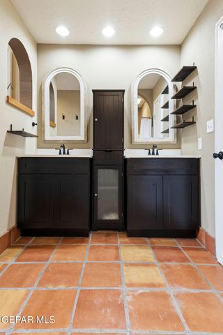 4953 VISTA GRANDE Circle, El Paso, TX 79922