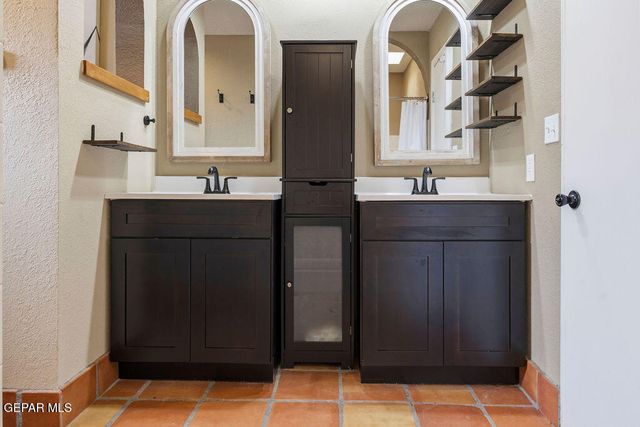 4953 VISTA GRANDE Circle, El Paso, TX 79922