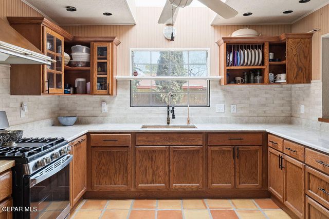 4953 VISTA GRANDE Circle, El Paso, TX 79922