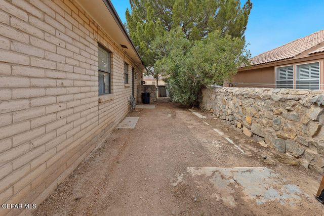 4953 VISTA GRANDE Circle, El Paso, TX 79922