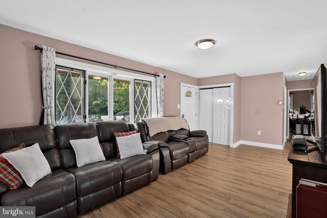410 MAGNOLIA RD, Mount Laurel, NJ 08054