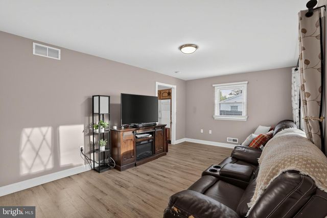 410 MAGNOLIA RD, Mount Laurel, NJ 08054