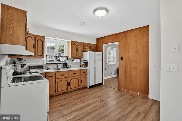 410 MAGNOLIA RD, Mount Laurel, NJ 08054