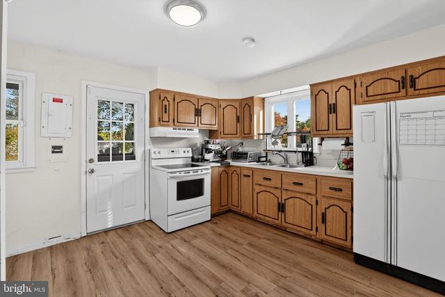 410 MAGNOLIA RD, Mount Laurel, NJ 08054