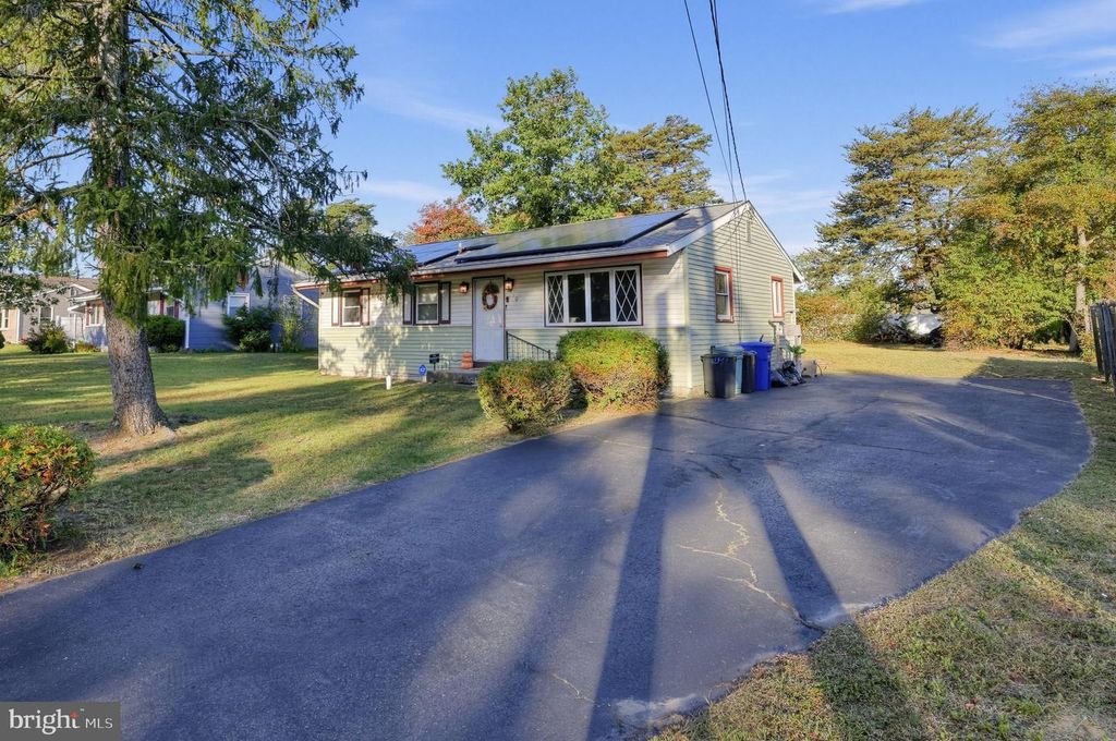 410 MAGNOLIA RD, Mount Laurel, NJ 08054