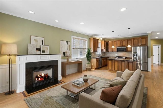 7246 N OAKLEY Avenue 1S, Chicago, IL 60645