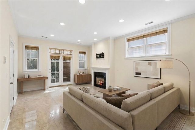 7246 N OAKLEY Avenue 1S, Chicago, IL 60645