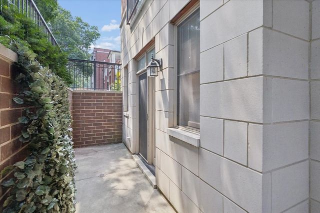 7246 N OAKLEY Avenue 1S, Chicago, IL 60645