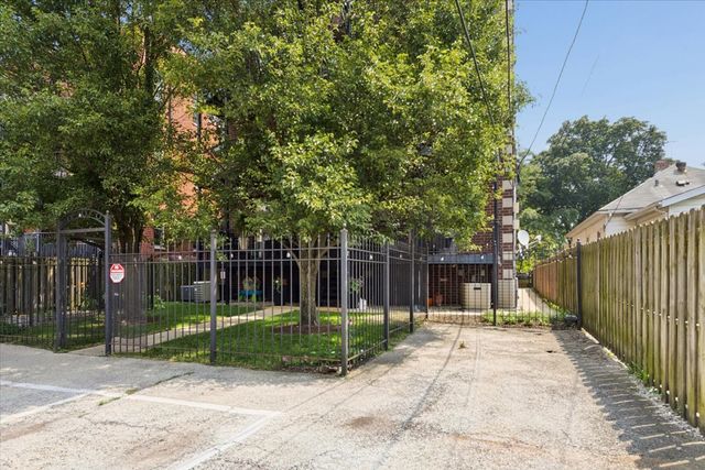 7246 N OAKLEY Avenue 1S, Chicago, IL 60645
