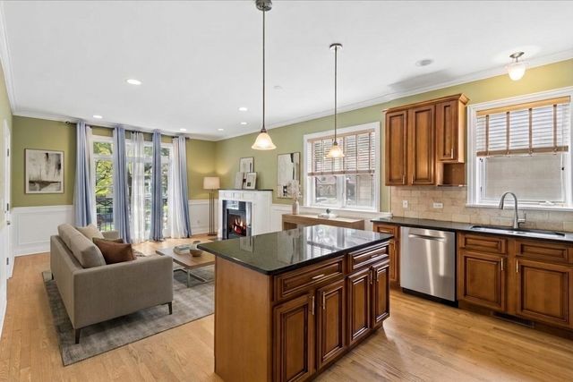 7246 N OAKLEY Avenue 1S, Chicago, IL 60645
