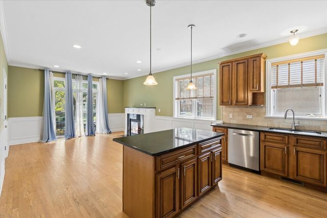 7246 N OAKLEY Avenue 1S, Chicago, IL 60645