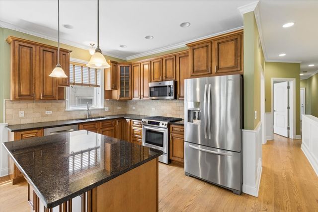 7246 N OAKLEY Avenue 1S, Chicago, IL 60645