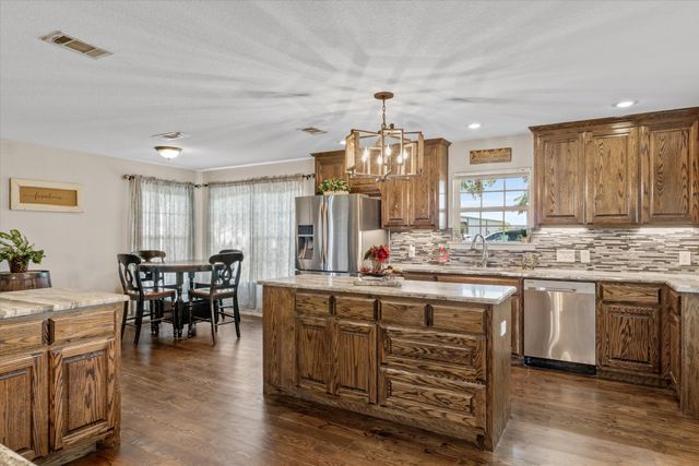 800 VZ County Road 2135, Canton, TX 75103