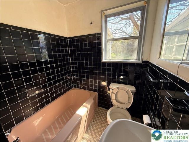 3124 Roxford Road, Allentown City, PA 18103