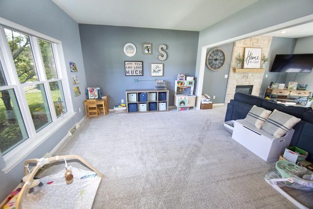 3091 W Yorkshire CIRCLE, Franklin, WI 53132