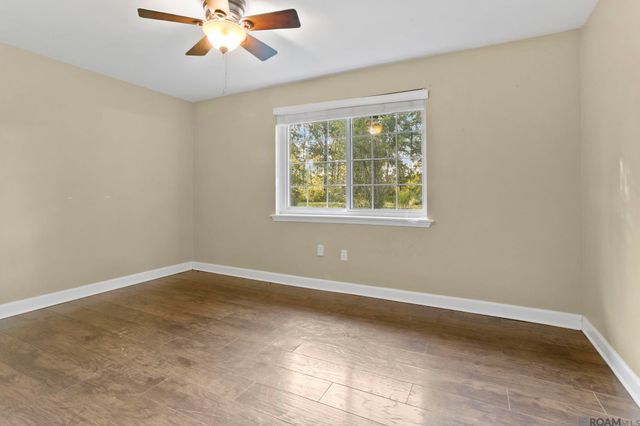 19264 Perrilloux Rd, Livingston, LA 70754