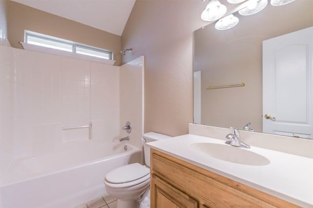 5212 Estrella Lane, Benbrook, TX 76126