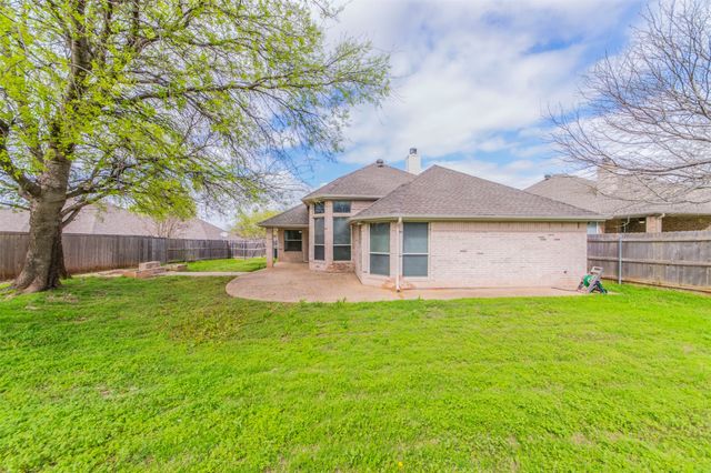 5212 Estrella Lane, Benbrook, TX 76126