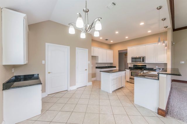 5212 Estrella Lane, Benbrook, TX 76126