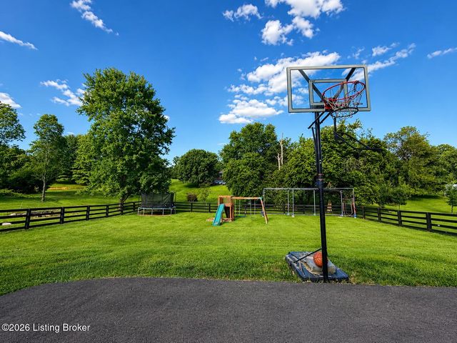 3612 Echo Valley Circle Cir, La Grange, KY 40031