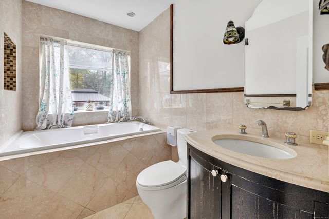 8 Snug Harbor Drive, Danbury, CT 06811