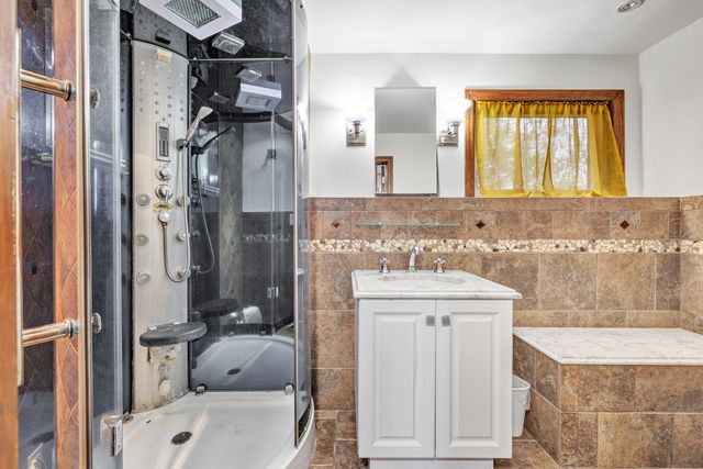 8 Snug Harbor Drive, Danbury, CT 06811