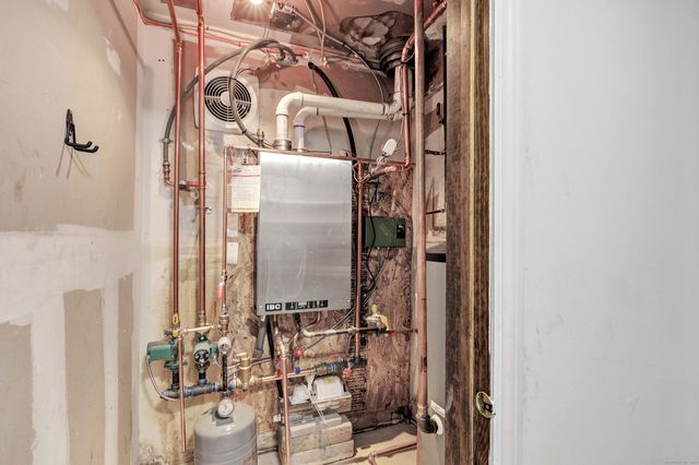 8 Snug Harbor Drive, Danbury, CT 06811