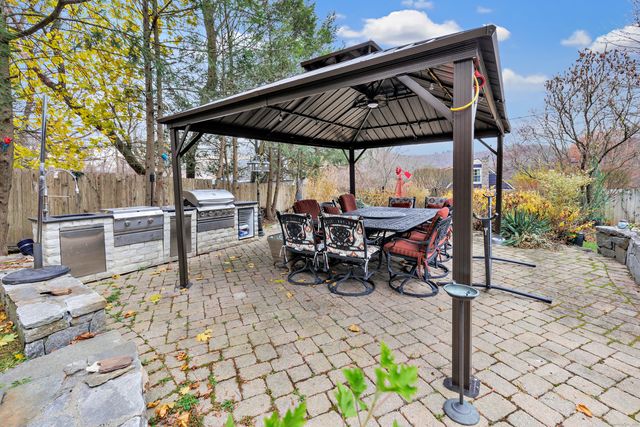 8 Snug Harbor Drive, Danbury, CT 06811