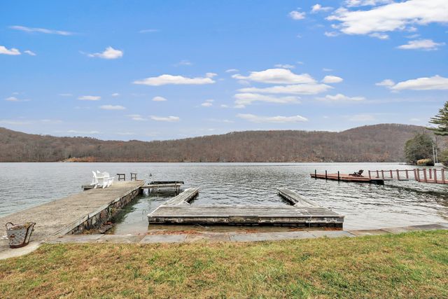 8 Snug Harbor Drive, Danbury, CT 06811